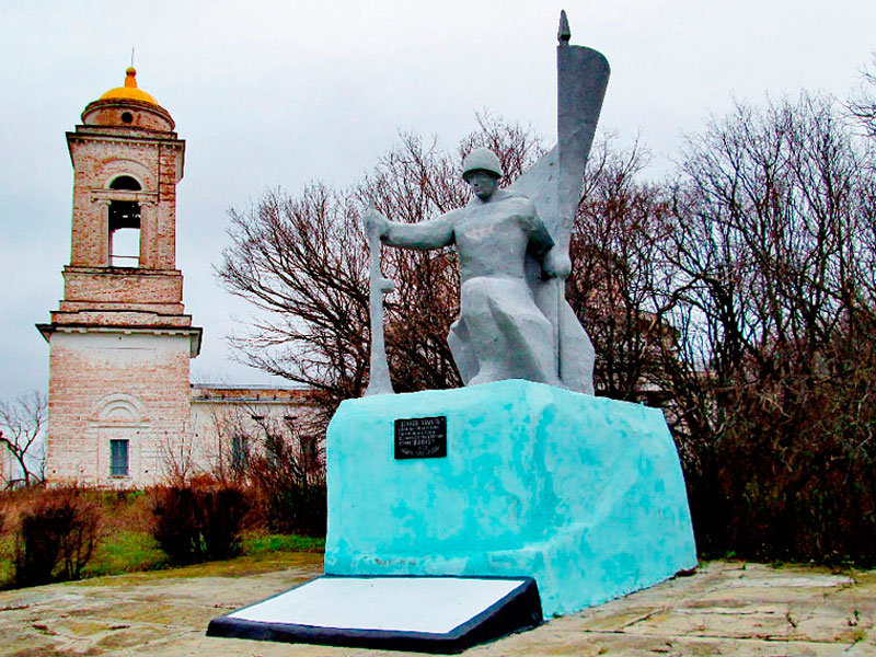 Памятник односельчанам, павшим на полях сражений Великой Отечественной войны.